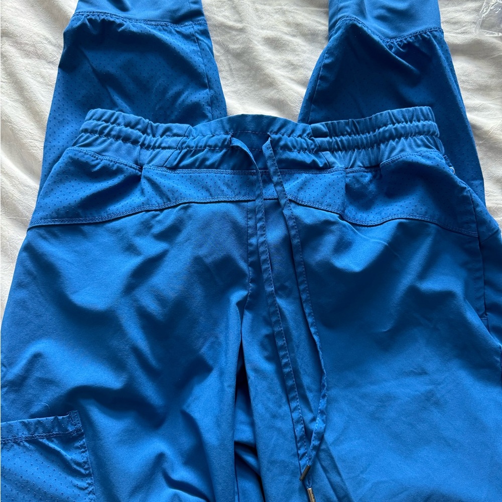 Scrub set